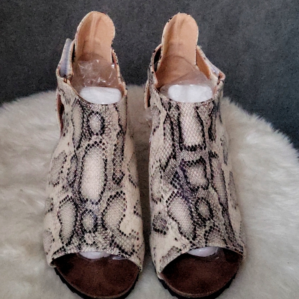 Wedge Sandals - Snake Design